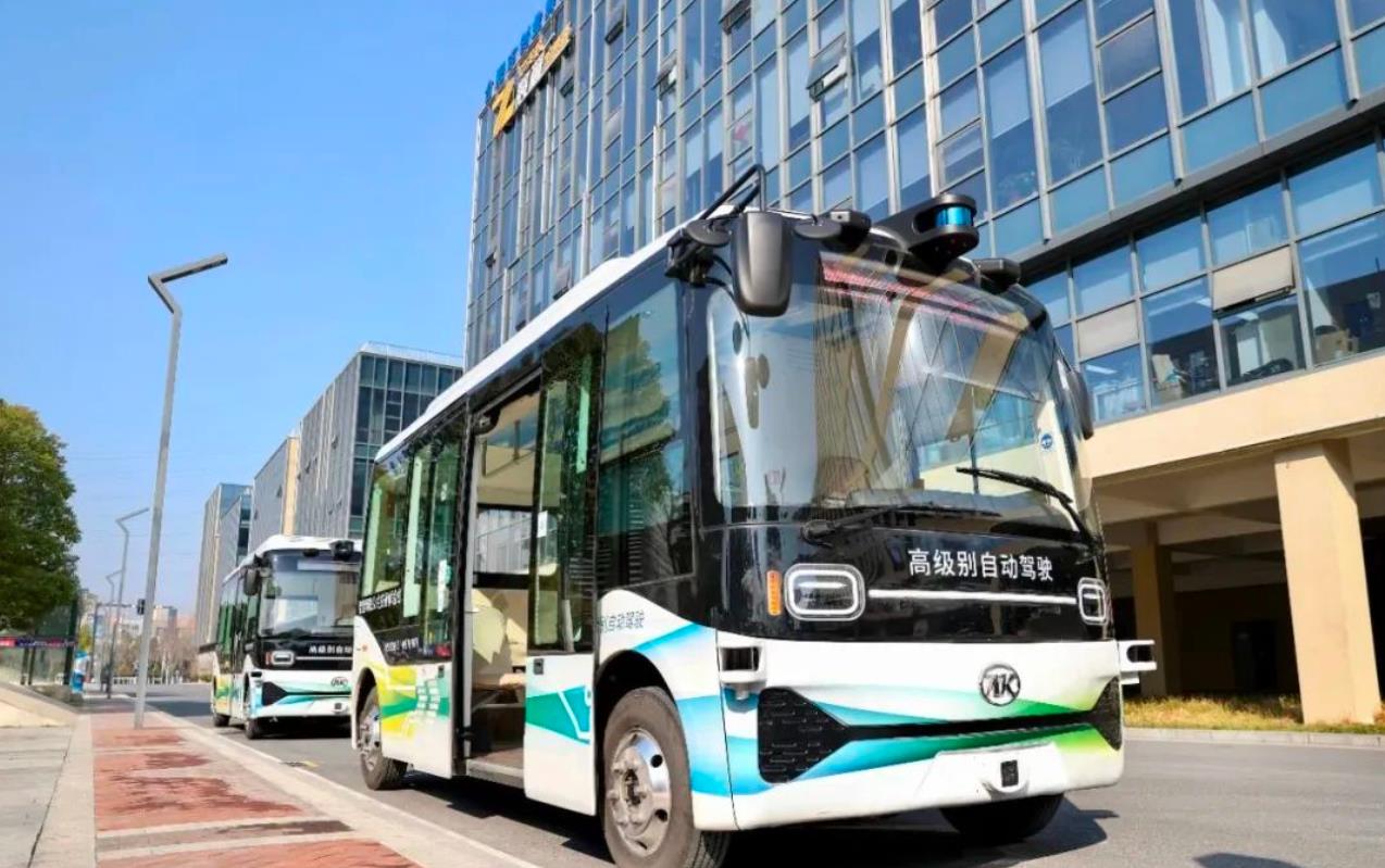 安徽省首條無人駕駛公交車在合肥市包河經(jīng)開區(qū)進入實質(zhì)化運行